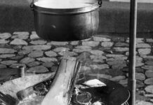 Halászléfőzéstől a helyi piacig: keszthelyi gasztrokalauz Halászlé főzése bográcsban szabadtűzön